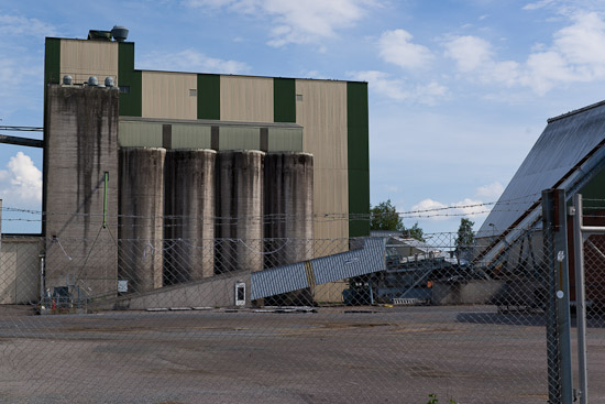 Hamnen är ett mindre industriområde Hamnen är ett mindre industriområde