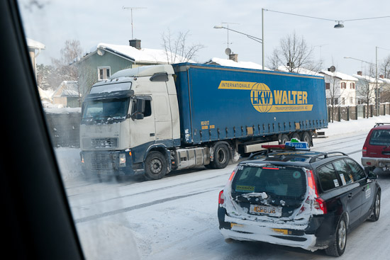 En trailer som fastnat i ett svagt upplut En trailer som fastnat i ett svagt upplut