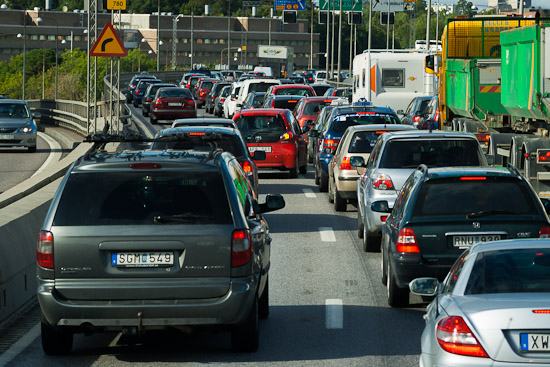Smita förbi köerna och tränga sig in med inbromsningar som följd Smita förbi köerna och tränga sig in med inbromsningar som följd