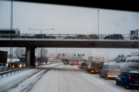 En avstängd motorväg skapar lite köer En avstängd motorväg skapar lite köer