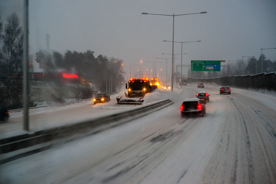 Plogbilarna kör så det ryker Plogbilarna kör så det ryker
