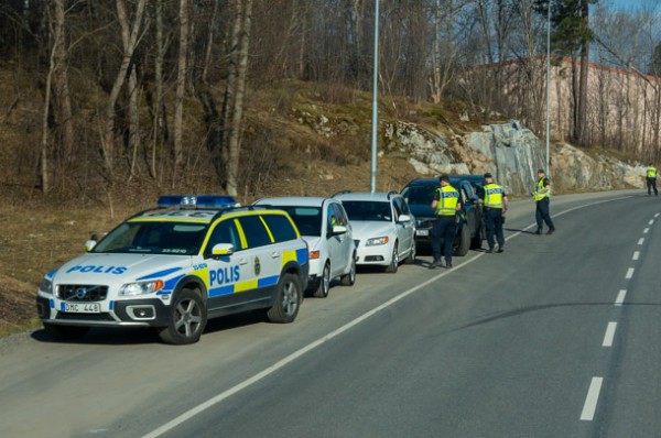 Att stoppa bilister för att utfärda böter är ineffektivt och förlegat Att stoppa bilister för att utfärda böter är ineffektivt och förlegat