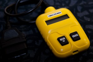 Läs av bilens felkoder med en felkodsläsare Läs av bilens felkoder med en felkodsläsare